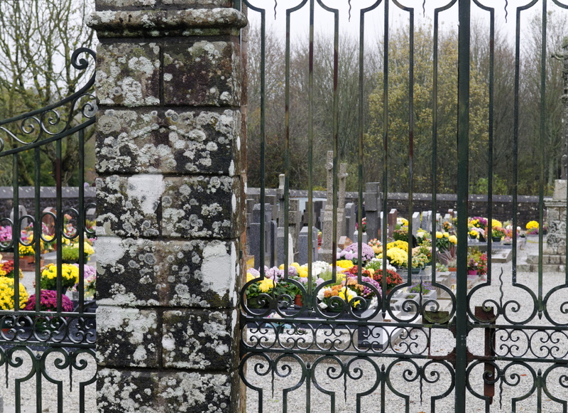 Les grilles du cimetière de Trégornan