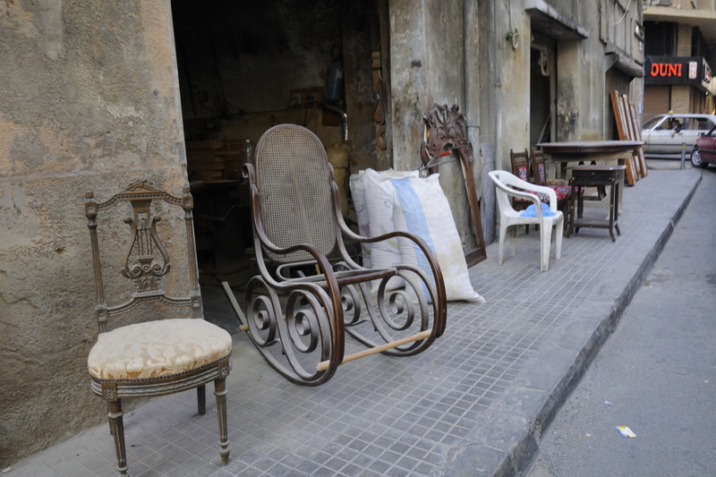 Brocante (meubles de styles variés disponibles)