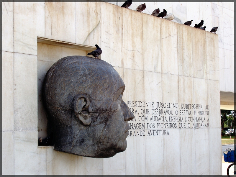 Kubitschek et son pigeon