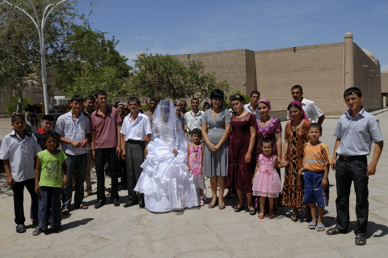 La noce passe et pose