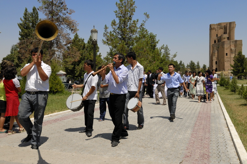 Et un mariage s'avance vers nous