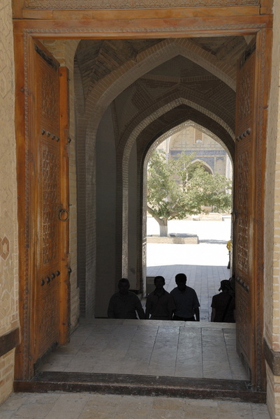 Clair obsur à l'entrée de la mosquée Kalon