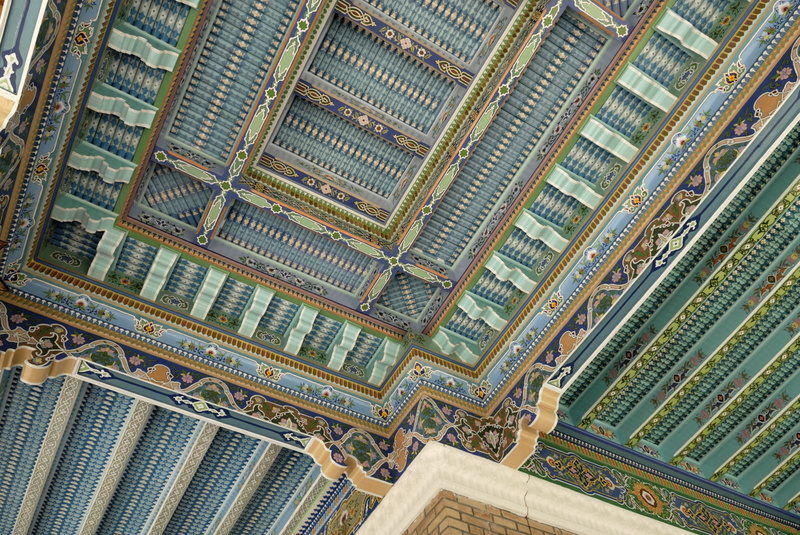 Le plafond de l'arcade autour du tombeau d'Al Boukhari