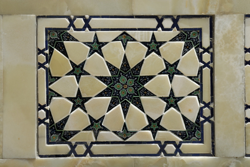 Le tombeau d'Al Boukhari est recouvert en grande partie d'onyx