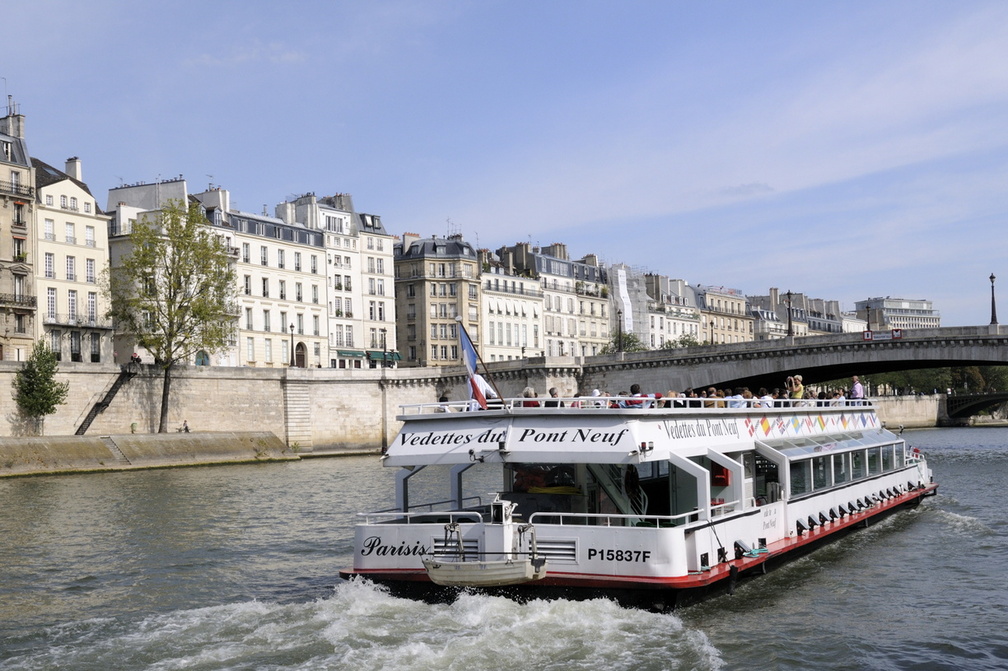 Bateau-mouche et l'Ile Saint-Louis