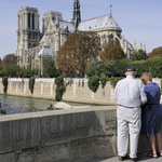 Chaque touriste vérifie la photo prise