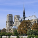 Vue sur la facade sud de Notre-Dame et sa rosace