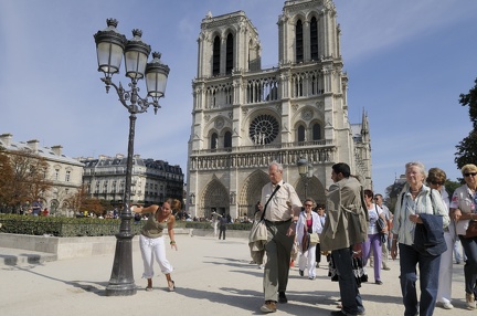 Tourne, tourne autour du lampadaire...