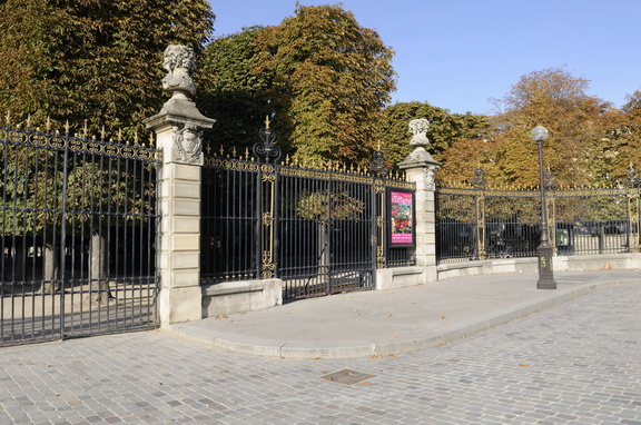 L'entrée du Jardin du Luxembourg rue Auguste Comte