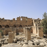 Dans l'acropole, une ancienne mosquée