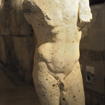 Statue sans tête du petit musée