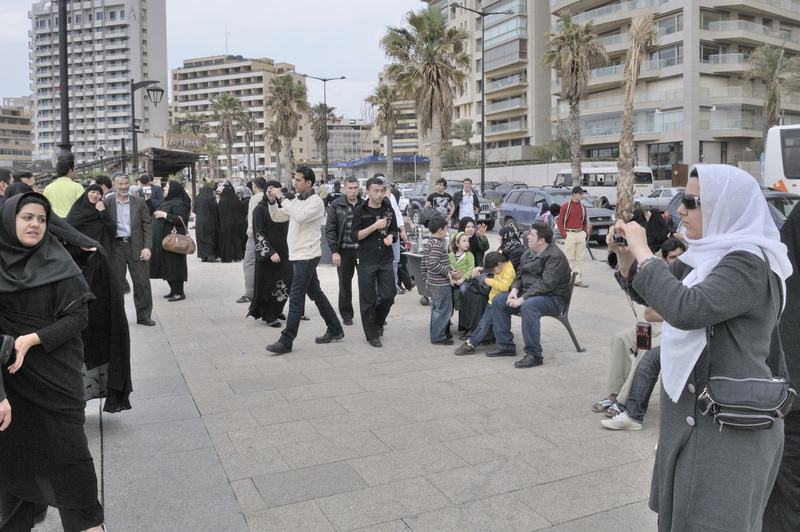 Les touristes sont nombreux sur la corniche
