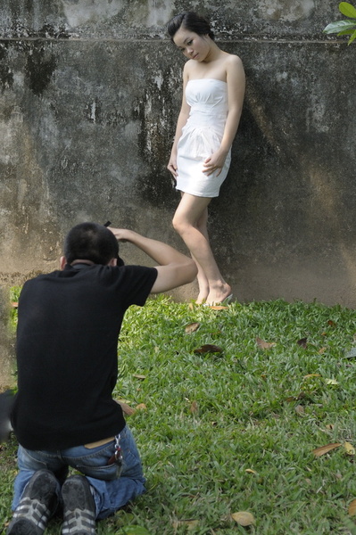 Photographe et modèle (Temple de la Littérature)