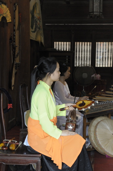 Musicienne (Temple de la Littérature)