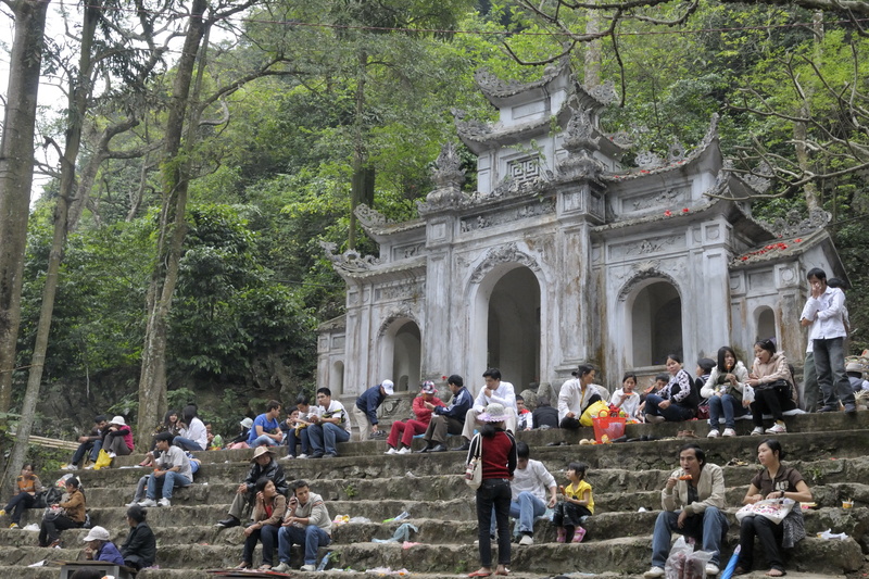 Cassecroute avant d'attaquer la montée à la Pagode de l'Empreinte parfumée