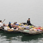 Vendeuses pour les bateaux de touristes