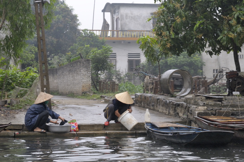 Petit lavage à la rivière Ngo Dong