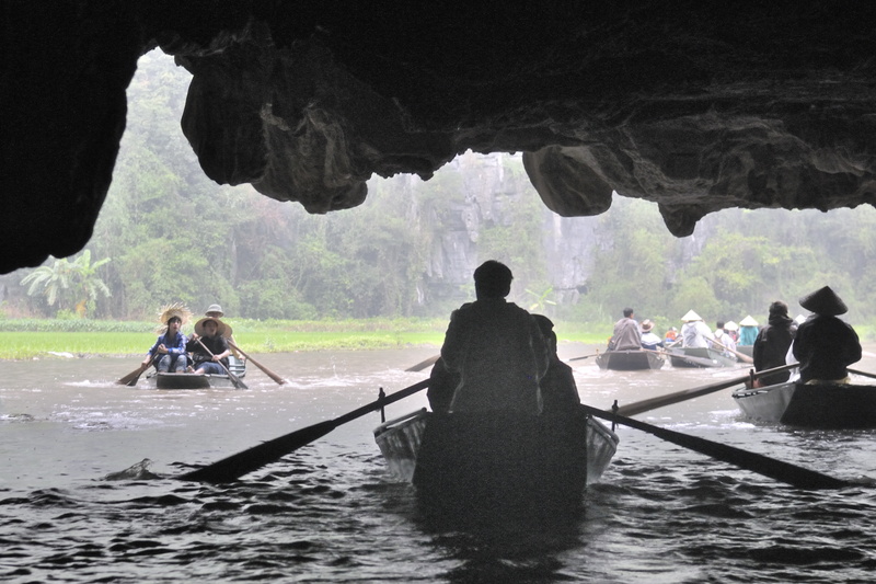Passage sous les voutes de la grotte