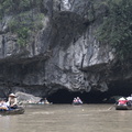 La rivière Ngo Dong s'infiltre sous la montagne