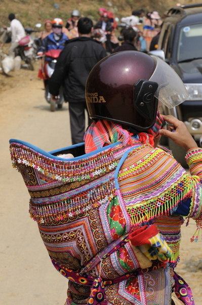 Le casque fait presque partie de la tenue traditionnelle