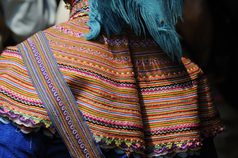 Dos brodé (hmong bariolé)