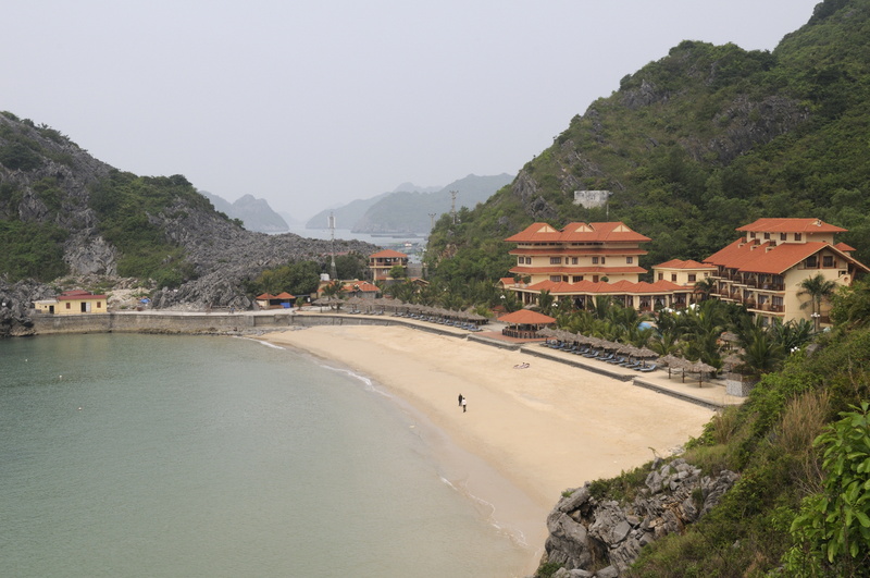 Notre hôtel et sa plage privée déserte !