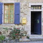 L'entrée de notre chambre d'hôte (sur la route mais personne ne passe...).