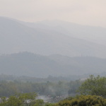 La brume plane sur le village tranquille de Dien Bien