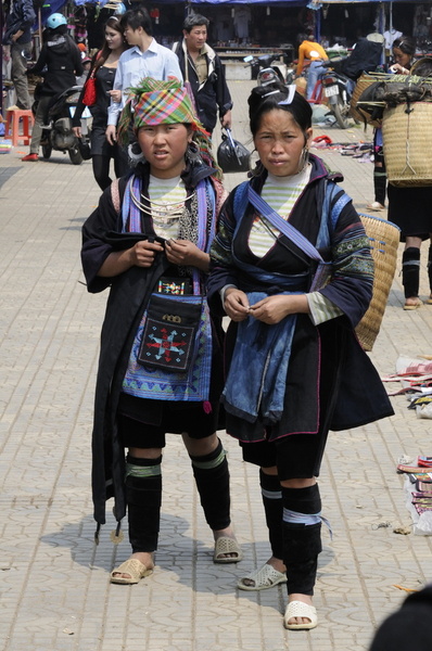 Jeunes femmes au panier