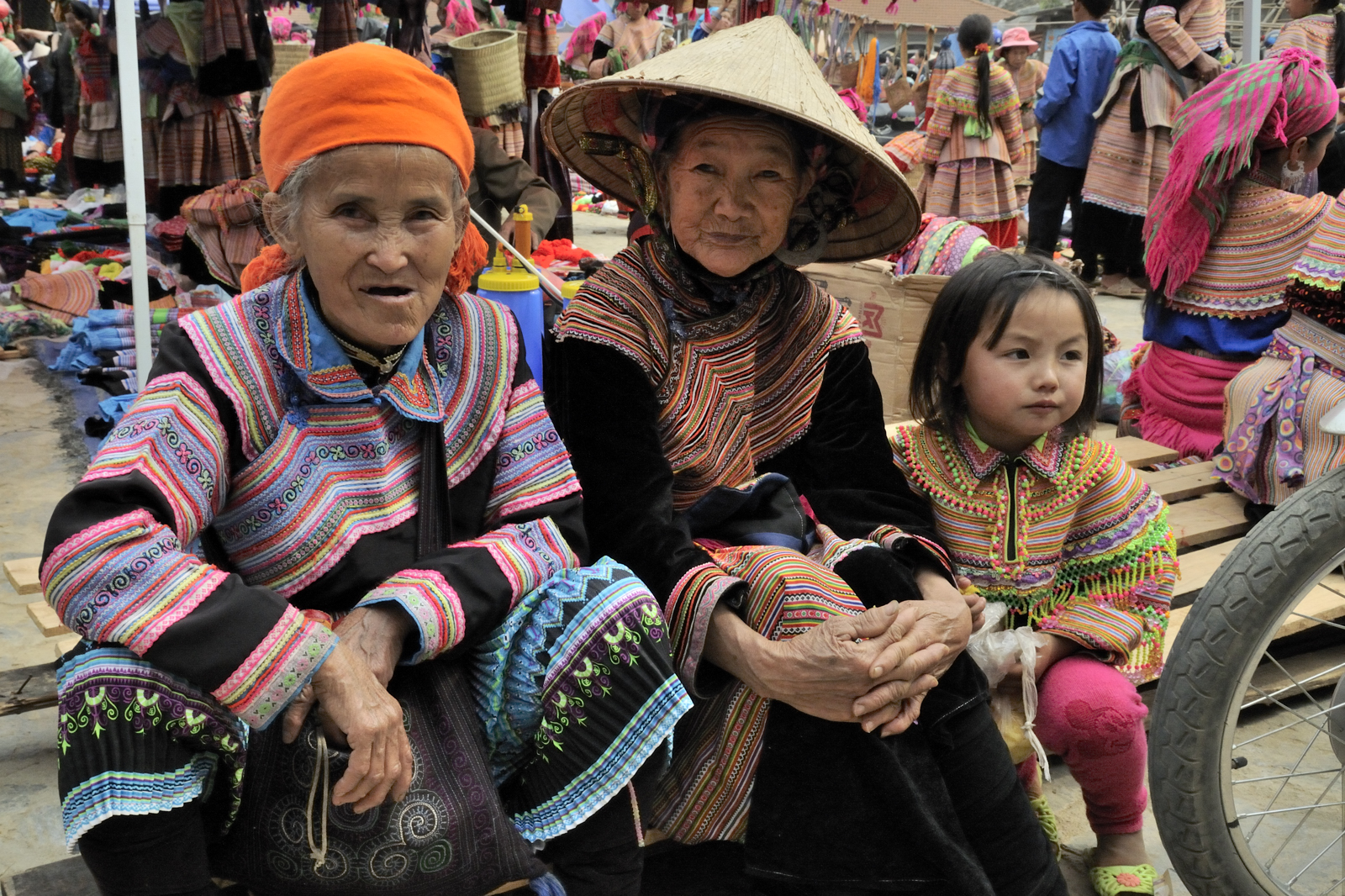 Une famille sur le marché de Bac Ha